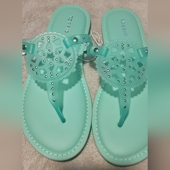 NWT Torrid Medallion T-Strap Sandal - Mint - Silver Studs - 8WW (extra wide) - Picture 7 of 10